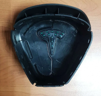 Крышка SRS airbag, накладка подушки безопасности в руль Tesla Model 3